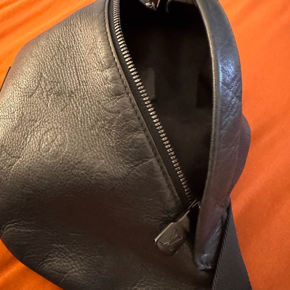 Louis Vuitton Discovery Bumbag PM - Picture 8 of 12
